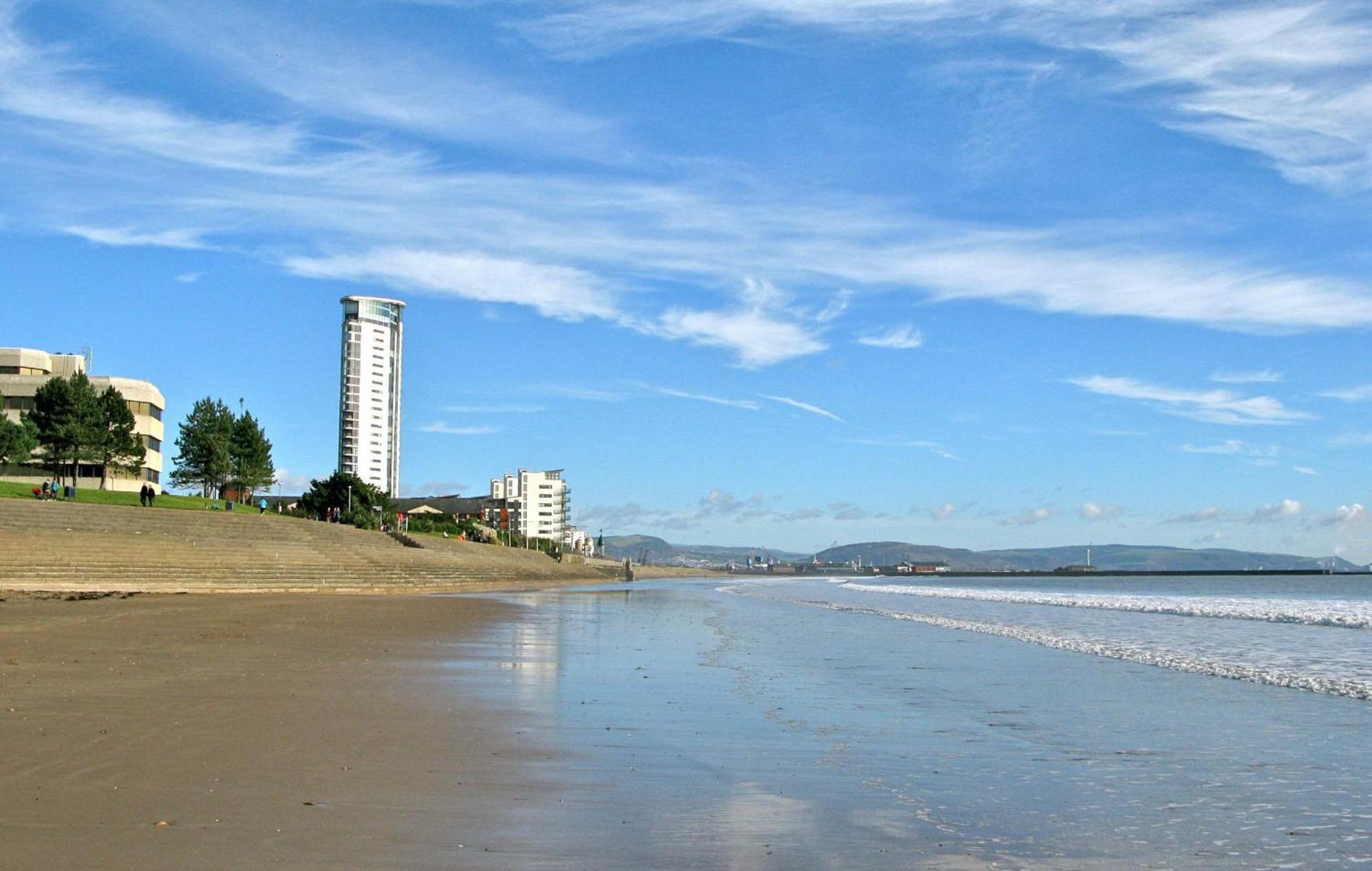 Water Front Apt Walk To The Beach & City Centre Swansea Exterior photo